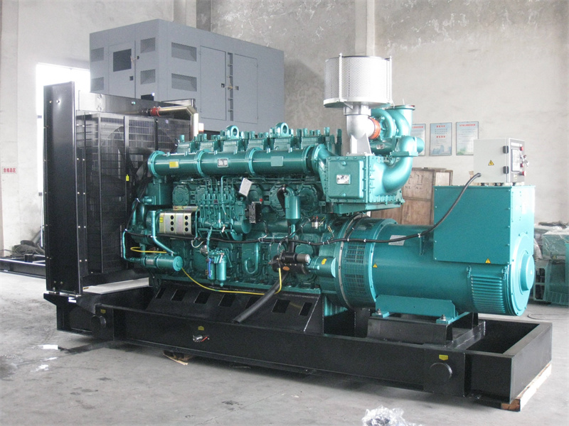 祁东200KW 柴油发电机的油耗是多少？